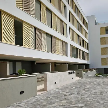 Luxury 4seasons With Garage *