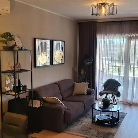 Luxury 4seasons With Garage Split