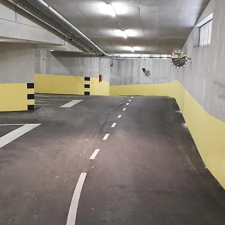 Luxury 4seasons With Garage Split