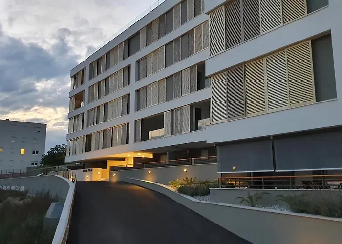 Luxury 4seasons With Garage شقة