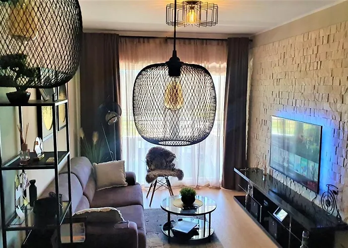 Luxury 4seasons With Garage شقة *